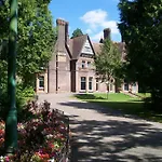 Luxurious House In Luton With Free Parking