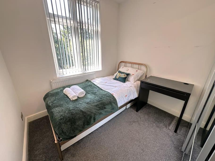 Luxurious House In Luton With Free Parking Apartment