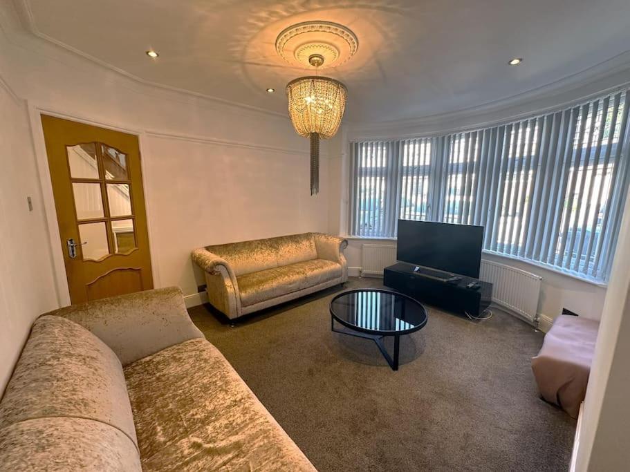 Apartment Luxurious House In Luton With Free Parking *