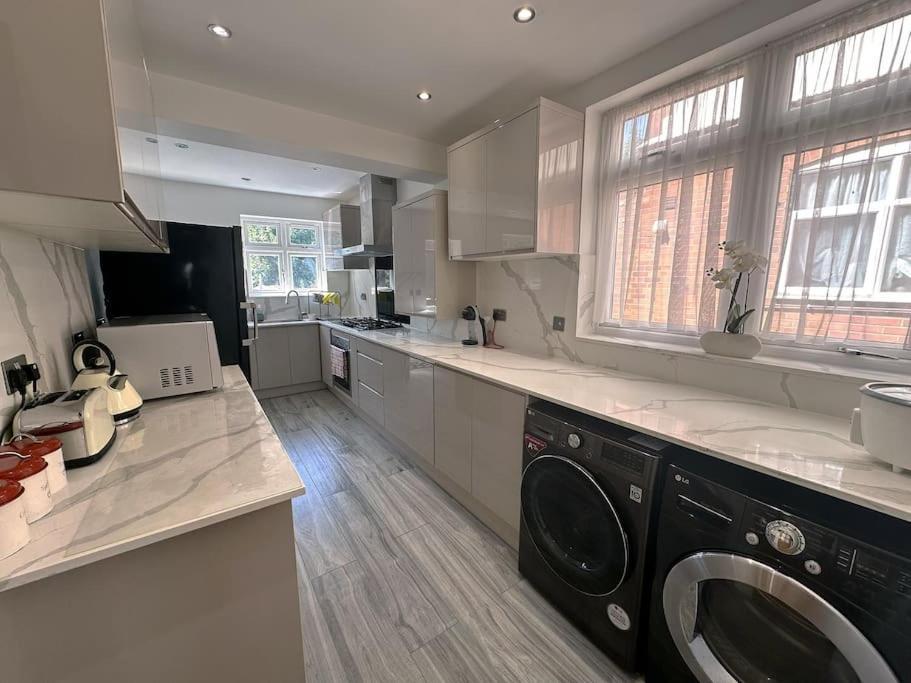 Luxurious House In Luton With Free Parking * Luton (Bedfordshire)